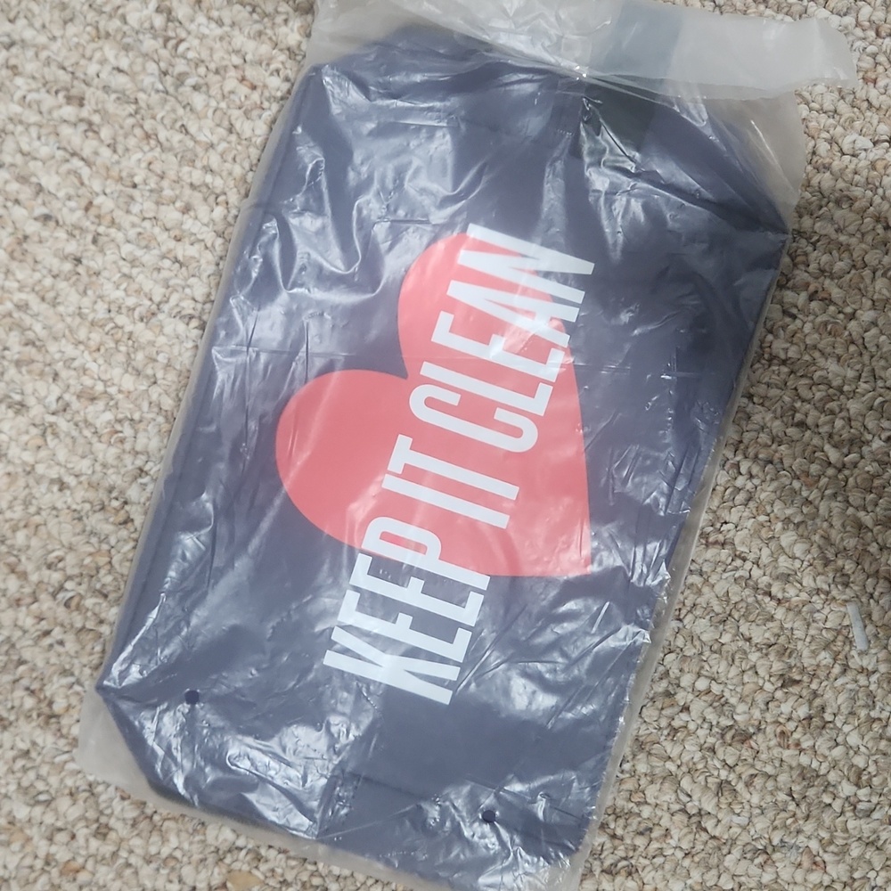 Beautycounter Keep It Clean Makeup Bag, NEW in Packaging